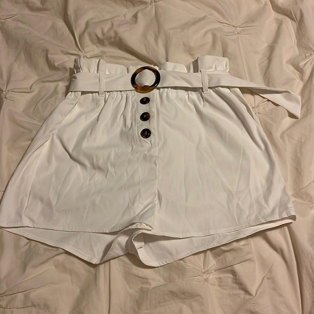 Perfect belted paper bag white shorts